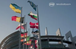 Flagi państw przed budynkiem Parlamentu Europejskiego w Strasburgu