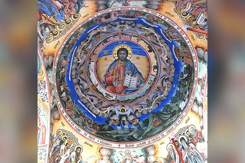 Freskowa kopuła z Chrystusem Pantokratorem w otoczeniu świętych i scen biblijnych
